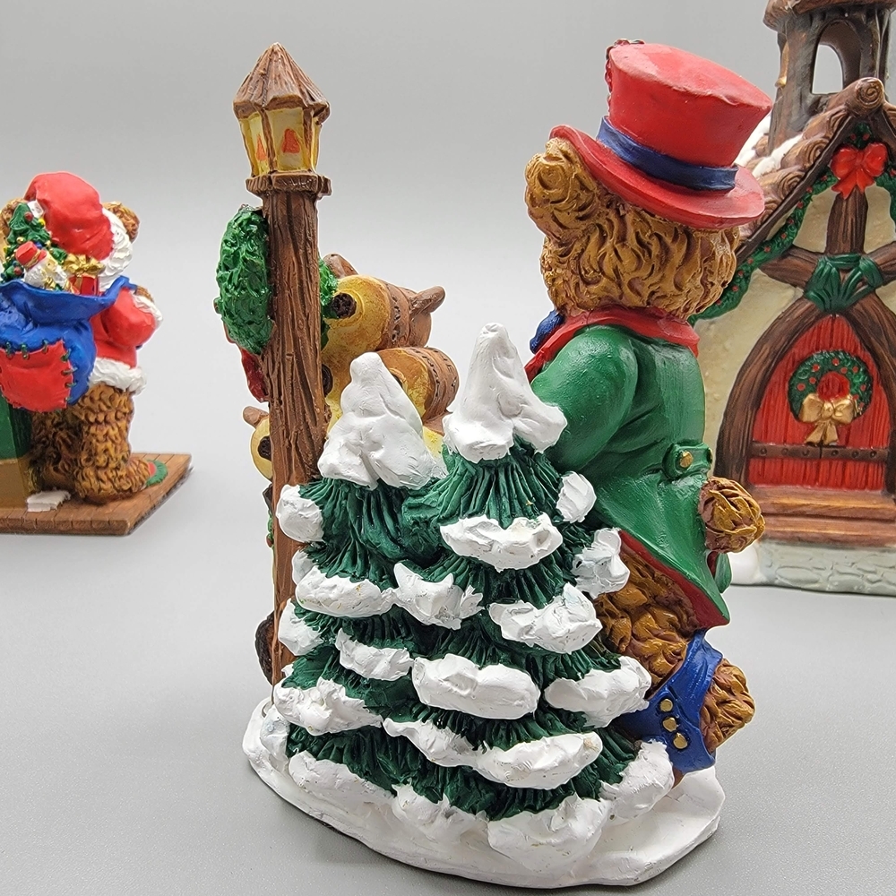 Hollybeary USA Christmas Village Set Of 4 - Picture 8 of 16